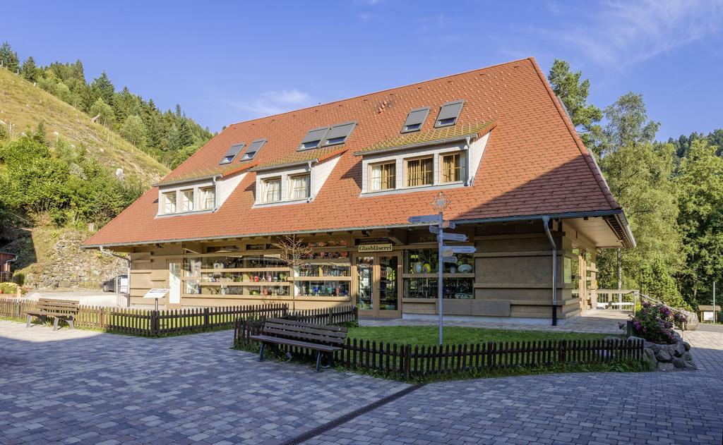 Hotel Hofgut Sternen - Wohnen In Kunst Und Kultur Breitnau Exterior foto