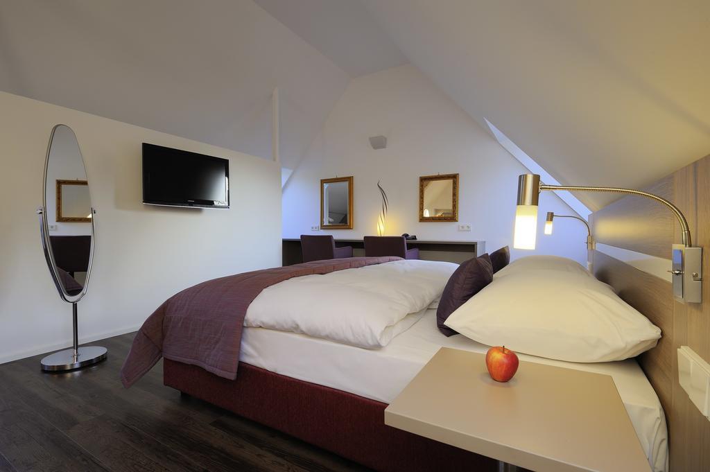 Hotel Hofgut Sternen - Wohnen In Kunst Und Kultur Breitnau Exterior foto