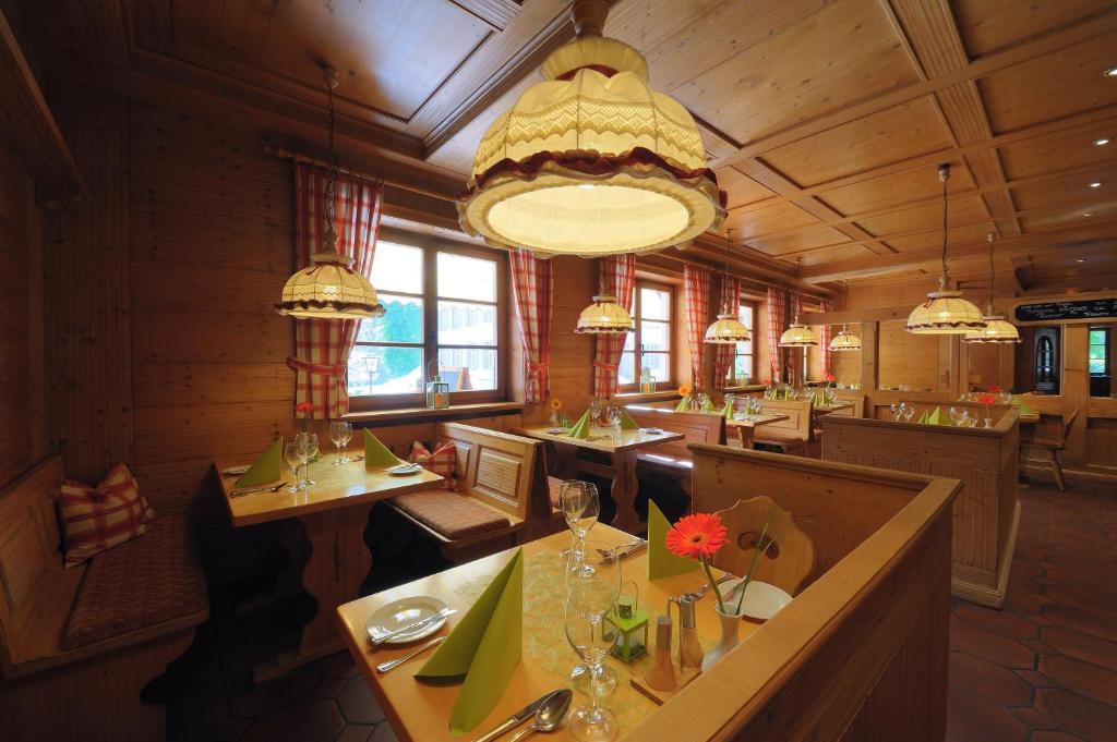 Hotel Hofgut Sternen - Wohnen In Kunst Und Kultur Breitnau Exterior foto